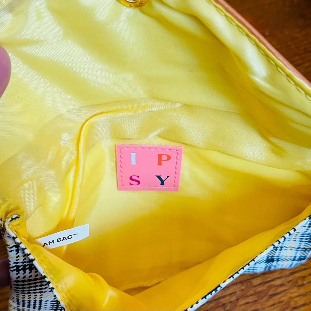 Ipsy makeup bag with SURPRISE piece of jewelry plaid yellow & black New